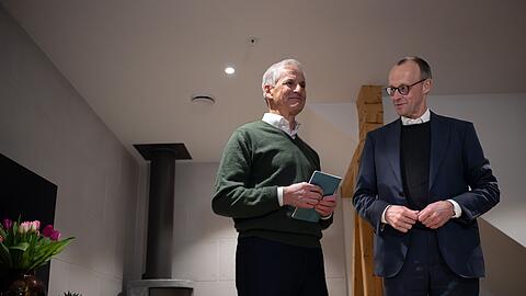 Gleich nach der Ankunft traf sich der Kanzler mit Norwegens Regierungschef zum Vier-Augen-Gespr&auml;ch.