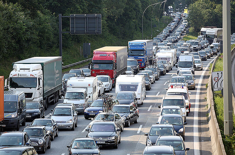 Geduldsprobe für Autofahrer: Die Staudauer hat in vielen deutschen Ballungsräumen zugenommen.