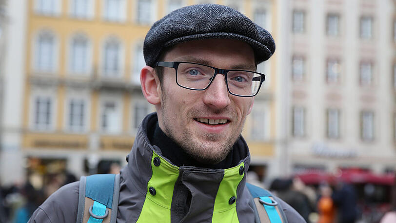 Silvio Schirrmeister, 29: "Man sollte sich die Frage stellen, warum Abgas-Tests überhaupt an Tieren und Menschen durchgeführt werden. VW hätte die Versuche für Kunden offenlegen müssen. Dann würde ich &ndash; sollte ich mich für VW entscheiden &ndash; meine Kaufentscheidung anders treffen."