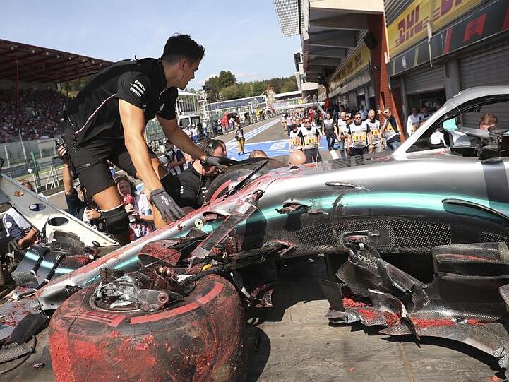 Der Mercedes von Lewis Hamilton nach dessen Unfall in Spa.