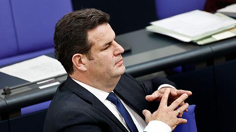 Kein Interessenskonflikt: Das Arbeitsministerium verteidigt die Besetzung eines Top-Postens mit einem Freund von Minister Heil.