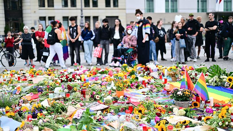 Beim Terroranschlag am Berliner CSD wurde eine Frau get&ouml;tet und zahlreiche Menschen verletzt.