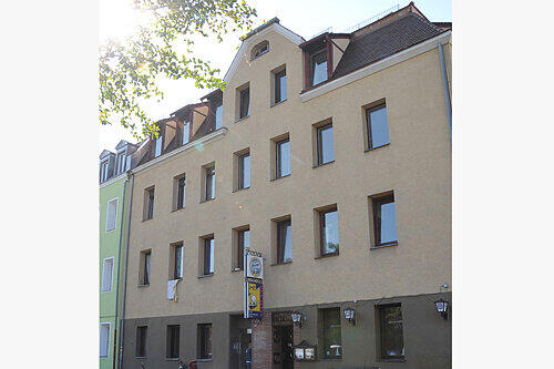 Hier brannte es im Keller: Neun Familien leben in dem Mehrfamilienhaus in der Bärenschanzstraße.