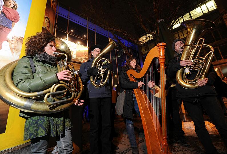 "Wir blasen Bagida den Marsch!" Unter diesem Motto wird am Goetheplatz für ein buntes, tolerantes München demonstriert - mit Musik.