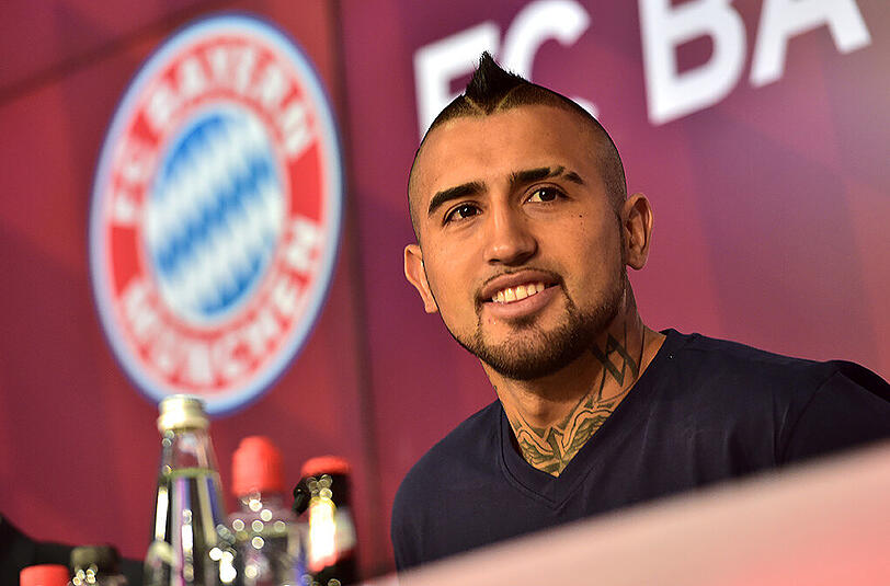 Der "Krieger" ist da: Arturo Vidal hat beim FC Bayern München einen Vierjahresvertrag unterschrieben. Klicken Sie sich durch die Bilderstrecke von Vidals ersten Tagen in München.
