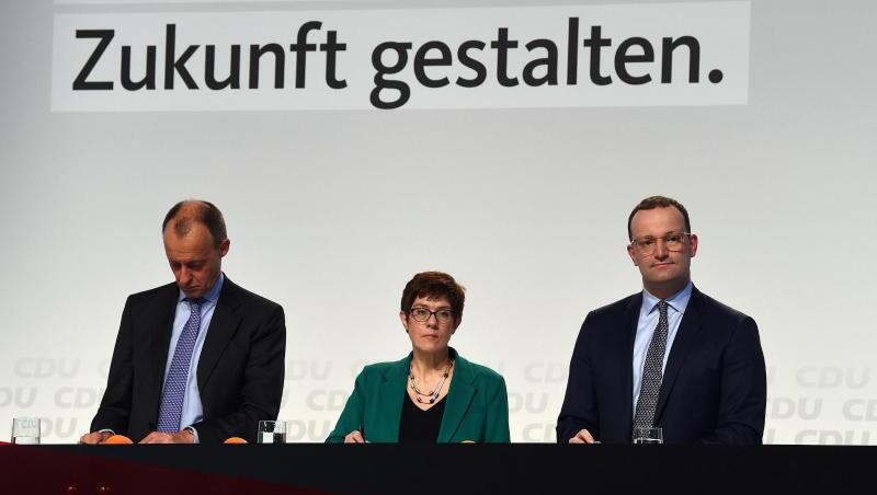 Friedrich Merz, Annegret Kramp-Karrenbauer und Jens Spahn bei der siebten von acht CDU-Regionalkonferenzen in Bremen. Friedrich Merz, Annegret Kramp-Karrenbauer und Jens Spahn bei der siebten von acht CDU-Regionalkonferenzen in Bremen.