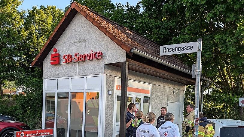 Die Feuerwehr befreite den Mann nach rund 15 Minuten.