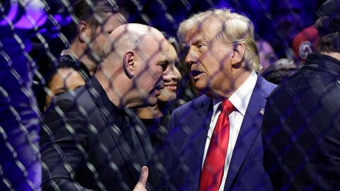 UFC-Boss Dana White (l.) ist ein gl&uuml;hender Anh&auml;nger des US-Pr&auml;sidenten. (Archivbild)