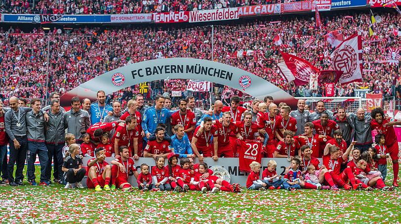 ARJEN ROBBEN &ndash; NOTE 4.

Der Familienvater II: Trennte sich nur kurz bei der &ldquo;Humba&rdquo; von seinem Sohn. Sonst überall dabei, aber mehr Genießer als ausgelassener Partygänger.