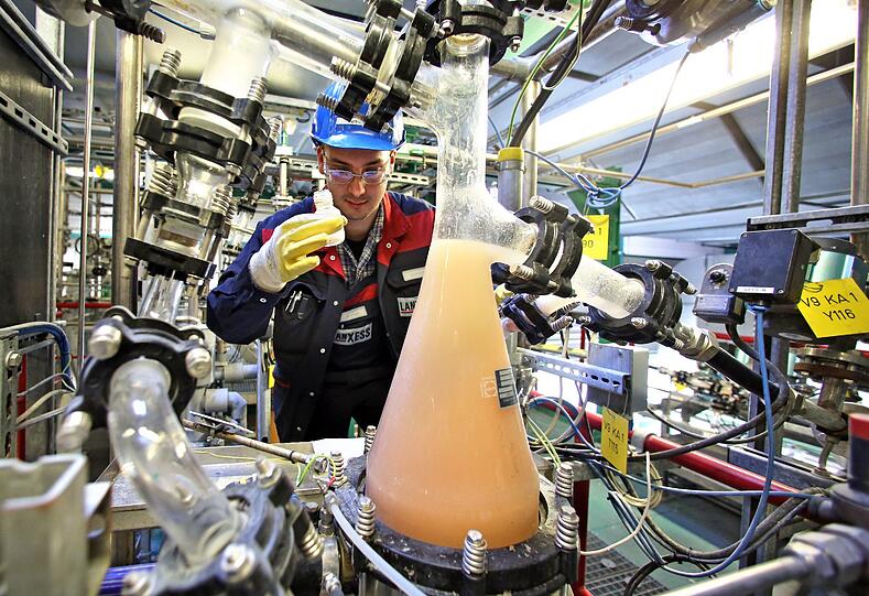 Top 1: Chemie- und erdölverarbeitende Industrie; Einstiegsgehalt (EG): 52 311 €.
