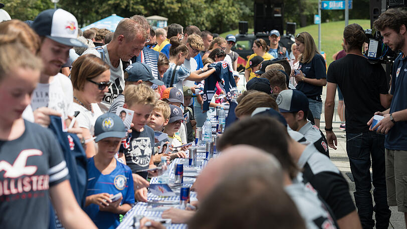 Fan-Fest im Olympiapark - die Bilder von der Saisoneröffnung der Red Bulls.