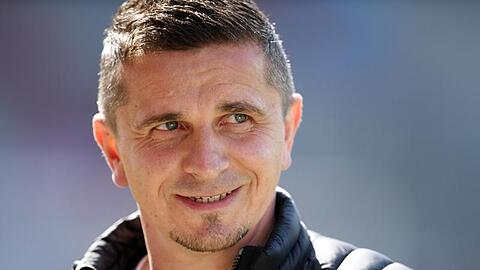 Der Trainer von Regensburg, Mersad Selimbegovic.