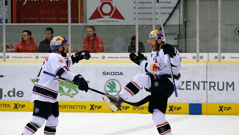 Bullen-Jubel in Wolfsburg: Die EHC-Profis Yannic Seidenberg und Jason Jaffray. Bullen-Jubel in Wolfsburg: Die EHC-Profis Yannic Seidenberg und Jason Jaffray.