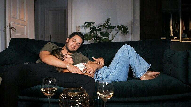 Melissa Damilia in den Armen von "Bachelorette"-Finalist Leander Sacher.
