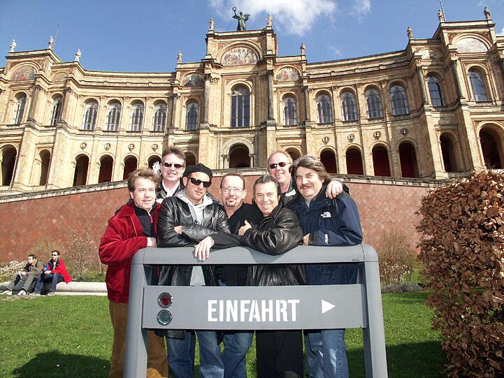 AUSWENDIG KÖNNEN: "S'ist wieder Sommer in der Stadt" - Jeder hat es schon mal auf Facebook gepostet, wenn die Tage wieder wärmer werden, die meisten können den Text sowieso im Schlaf. Alle Münchner die nicht mitsingen können, sollten es zügig nachholen, die Hommage an den Münchner Sommer von der Spider Murphy Gang auswendig zu lernen!