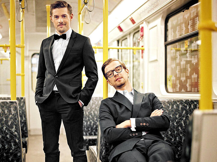 Joko Winterscheidt (r.) und Klaas Heufer-Umlauf posieren für ihre neue Show "Mein bester Feind"