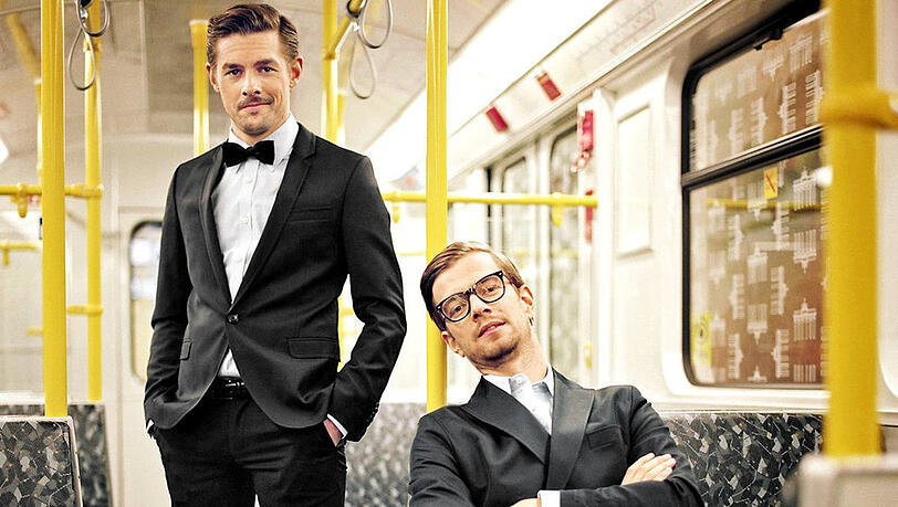 Joko Winterscheidt (r.) und Klaas Heufer-Umlauf posieren für ihre neue Show "Mein bester Feind" Joko Winterscheidt (r.) und Klaas Heufer-Umlauf posieren für ihre neue Show "Mein bester Feind"