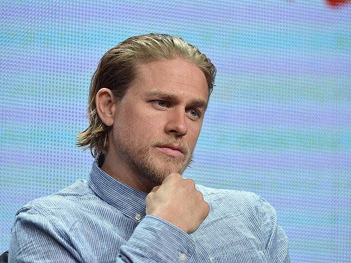 Nachdenklich: Charlie Hunnam steht zu seinem Wort