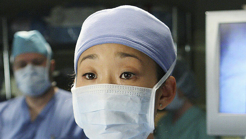 Dr. Cristina Yang bei ihrer Lieblings-Beschäftigung: Operieren