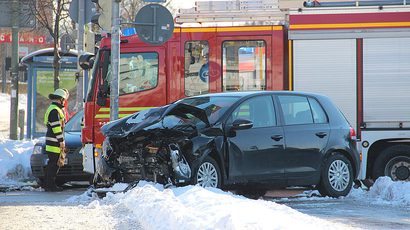 Bei dem Unfall auf der Garmischer Straße wurden insgesamt vier Menschen verletzt.