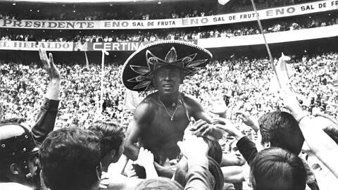 Der brasilianische König von Mexiko: Pelé führt die Seleção 1970 mit einem Tor und zwei Vorlagen beim 4:1 über Italien zum dritten Mal zum WM-Titel.
