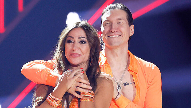 Simone Thomalla muss "Let's Dance" aufgrund einer Verletzung frühzeitig verlassen. Simone Thomalla muss "Let's Dance" aufgrund einer Verletzung frühzeitig verlassen.