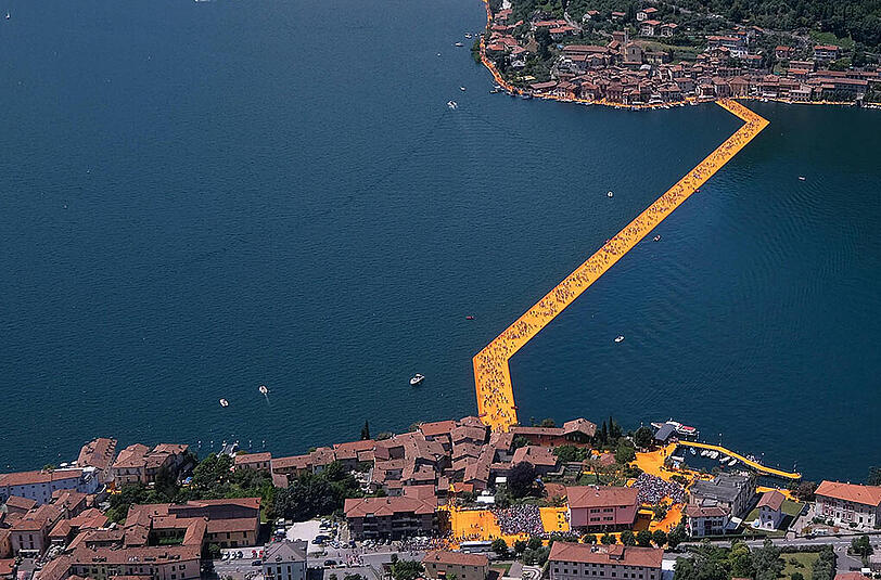 Christos Mammut-Installation "Floating Piers" ist fertig. Die beeindruckenden Bilder.
