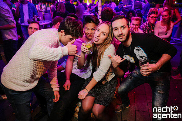 Auch an den Weihnachtsfeiertagen hatte der Neuraum geöffnet. Klicken Sie sich durch die Partybilder vom 24. und 25. Dezember.