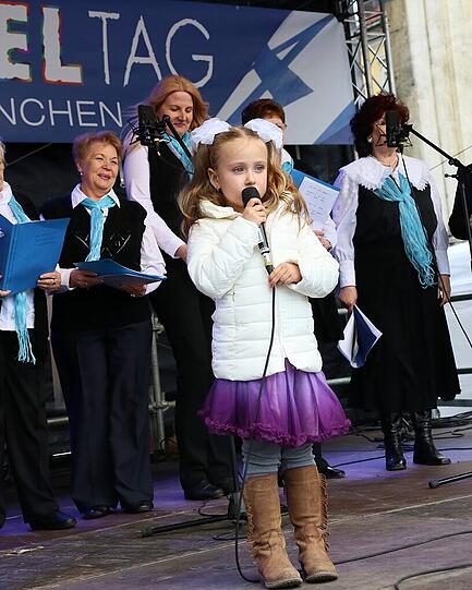 Mit vielen Tanzdarbietungen und Live-Musik wurde vergangenen Woche auf dem Odeonsplatz der Israeltag gefeiert. Die Bilder...