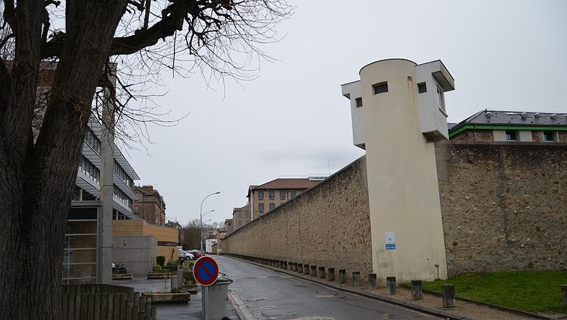 Immer wieder ist davon die Rede, dass Kriminelle in französischen Gefängnissen verbotenerweise über Mobiltelefone verfügen, mit denen sie weiter ihre Machenschaften abwickeln (Archivbild).