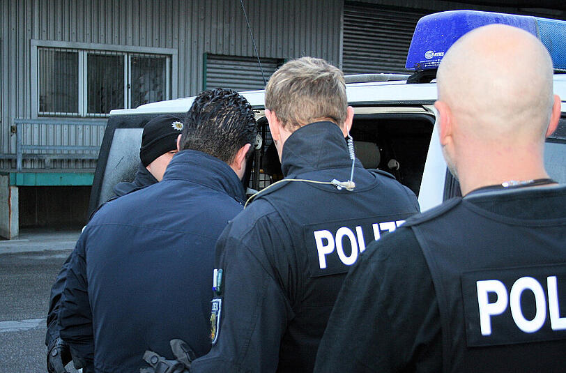 Der 15-Jährige konnte kurze Zeit nach der eskalierten Ticketkontrolle gefasst werden. (Symbolfoto)