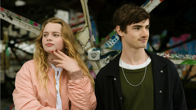 Zwei verwandte Seelen: Roxy (Luna Wedler) und Cyril (Aron Hilmer).