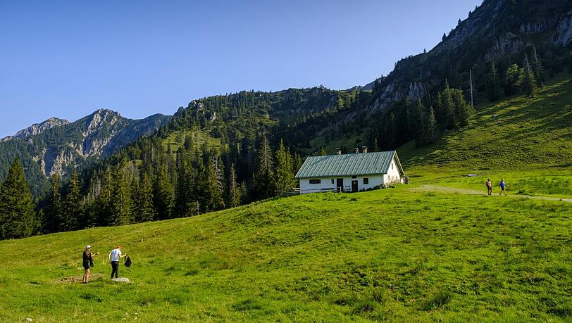 Die Kaseralm liegt phänomenal, und weil man hier seine Brotzeit selbst mitnehmen muss, ist es hier oben auch schön ruhig!