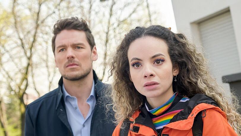 "Unter uns": Nika ist froh, als Till sich ihrer Suche nach Conor anschließt.
