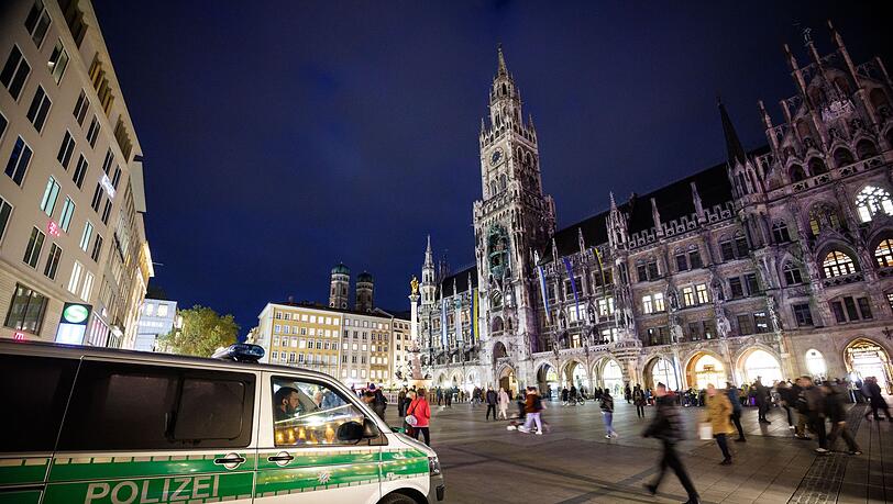 Ein Grund für die zumeist gute Sicherheitslage in Bayerns Großstädten ist die vielerorts spür- und sichtbare Polizeipräsenz. (Symbolbild)