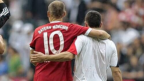 Gute Freunde kann niemand trennen - außer vielleicht das Geld. Arjen Robben (li.) wäre froh, wenn Franck Ribéry ein Bayer bleibt. Gute Freunde kann niemand trennen - außer vielleicht das Geld. Arjen Robben (li.) wäre froh, wenn Franck Ribéry ein Bayer bleibt.