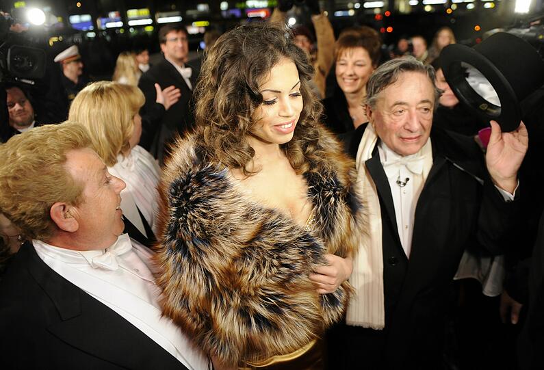 Sie war Richard "Mörtel" Lugners Aufputz für den Opernball: Sehen Sie hier die Bilder von Rubys Auftritt in Wien.