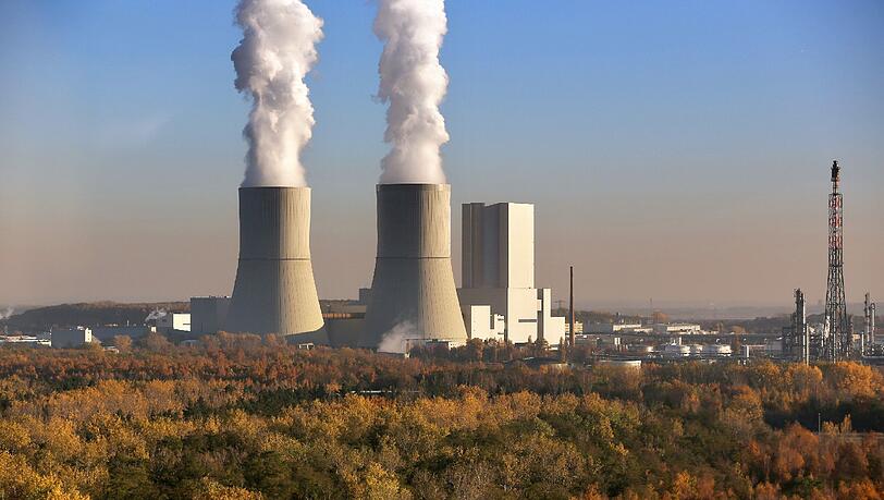Erneuerbare Energien sollen die schädlichen Kohlekraftwerke jetzt endgültig ablösen. Erneuerbare Energien sollen die schädlichen Kohlekraftwerke jetzt endgültig ablösen.
