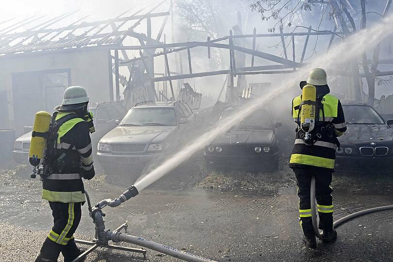 Die Bilder vom Großbrand in der Lagerhalle in Haimhausen.
