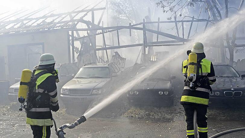 Die Bilder vom Großbrand in der Lagerhalle in Haimhausen. Die Bilder vom Großbrand in der Lagerhalle in Haimhausen.