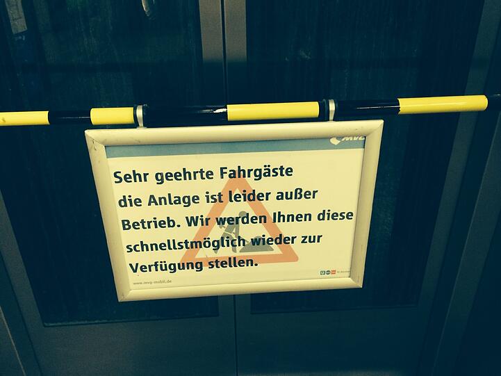 Reisende werden vertröstet.