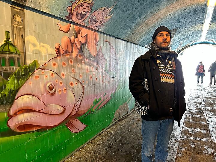 Der Münchner Künstler Flin hat am Müller'schen Volksbad unter anderem den Fisch vom Vater-Rhein-Brunnen neu interpretiert.