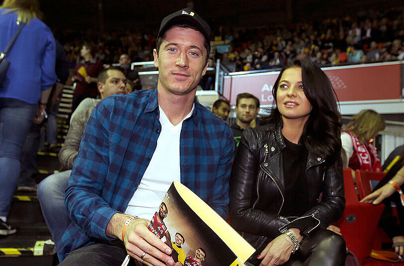 Stürmer Robert Lewandowski mit seiner Frau Anna.