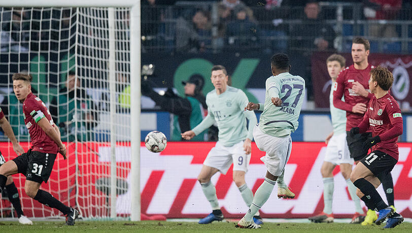 Treffer Marke Tor des Monats: David Alaba zimmert den Ball gegen Hannover 96 in den Winkel. Treffer Marke Tor des Monats: David Alaba zimmert den Ball gegen Hannover 96 in den Winkel.