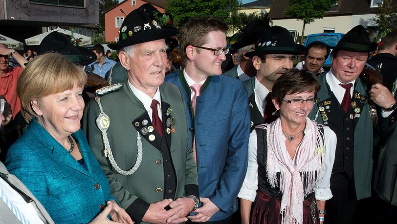 Bundeskanzlerin Angela Merkel (CDU) auf dem Truderinger Volksfest in München – die Bilder. Bundeskanzlerin Angela Merkel (CDU) auf dem Truderinger Volksfest in München – die Bilder.