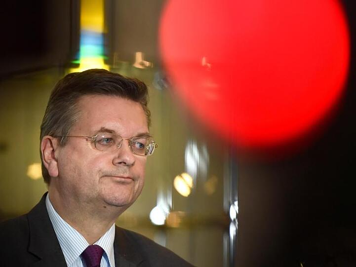 Über die Vorwürfe gegen den zurückgetretenen Reinhard Grindel will die DFB-Ethikkomission beraten.