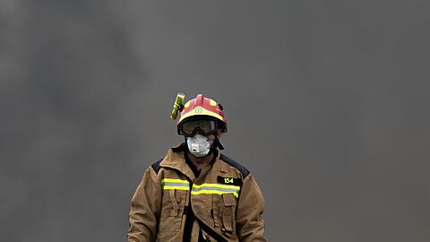 Bei einem riesigen Brand landwirtschaftlicher Flächen sind in Spanien zwei Menschen ums Leben gekommen. (Symbolbild)