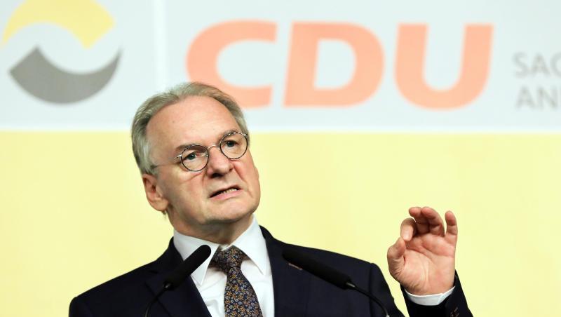 Reiner Haseloff (CDU), Ministerpräsident von Sachsen-Anhalt: "Ohne Wenn und Aber: Hakenkreuze und CDU geht gar nicht.".