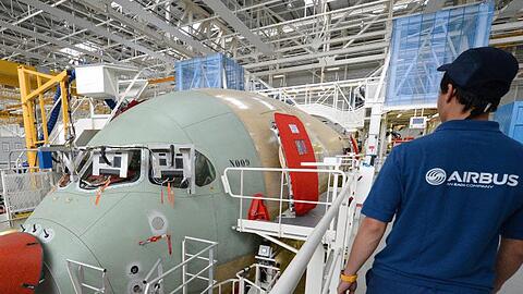 Airbus fährt die Produktion herunter: Von den Mittelstreckenjets der Modellfamilie A320 und A320neo etwa sollen monatlich nur noch 40 Exemplare gebaut werden (Archiv).