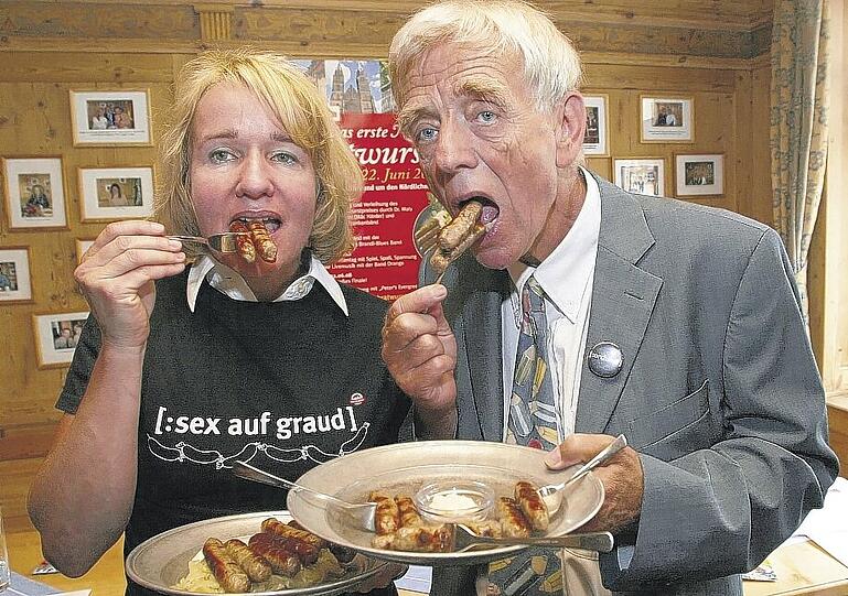 Sechs auf Kraut: Annett Sachs und Hartmut Frommer vom Bratwurst-Schutzverein. Foto: König